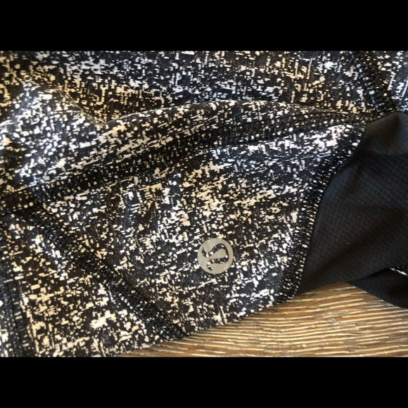 Lululemon crops with side pockets - Picture 4 of 4